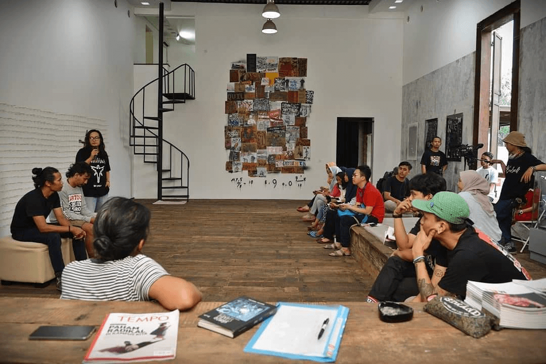 Puisi Aliran Baru ala Heru